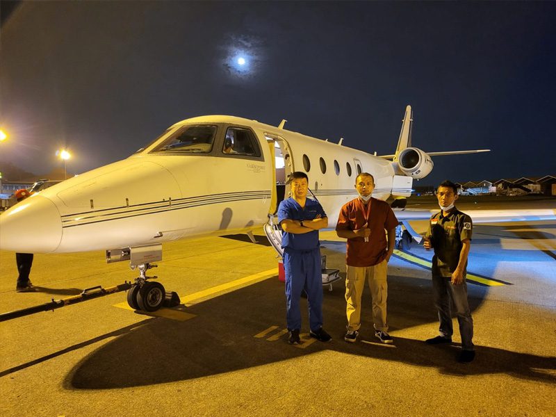 Evakuasi Pasien Menggunakan Ambulance Udara atau Air Ambulance